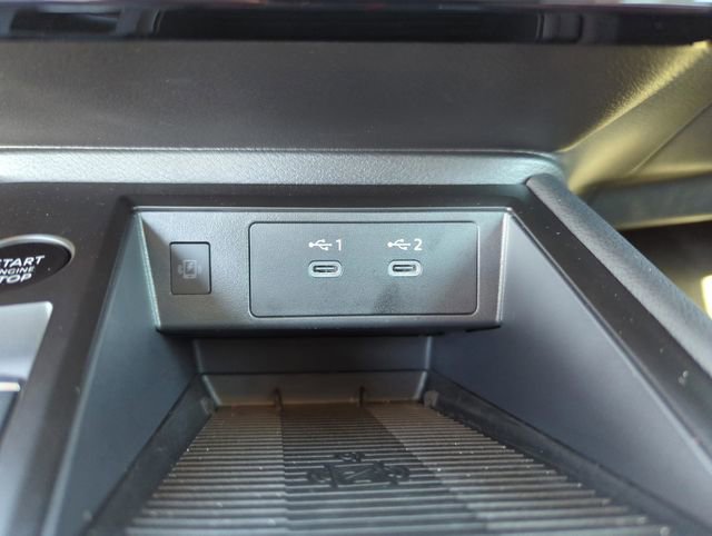 Certified 2025 Nissan Kicks SR FWD image 33