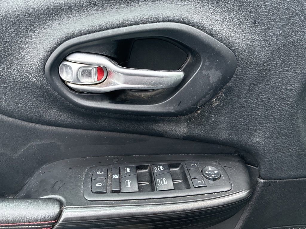 Used 2015 Jeep Cherokee Trailhawk w/ Comfort/Convenience Group image 15