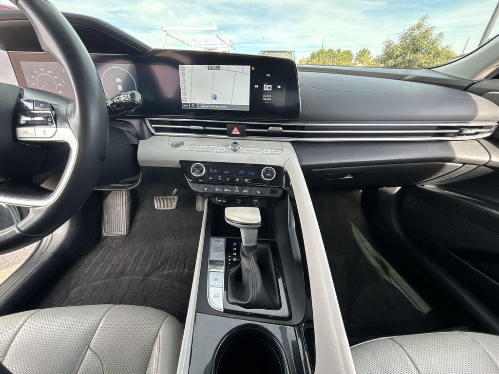 Used 2023 Hyundai Elantra Limited image 21