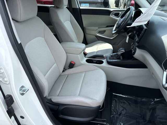 Used 2023 Kia Soul LX w/ LX Technology Package FWD image 9