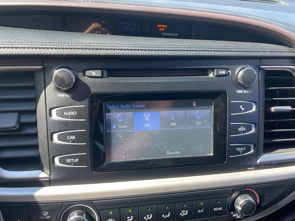 Used 2016 Toyota Highlander LE FWD image 17