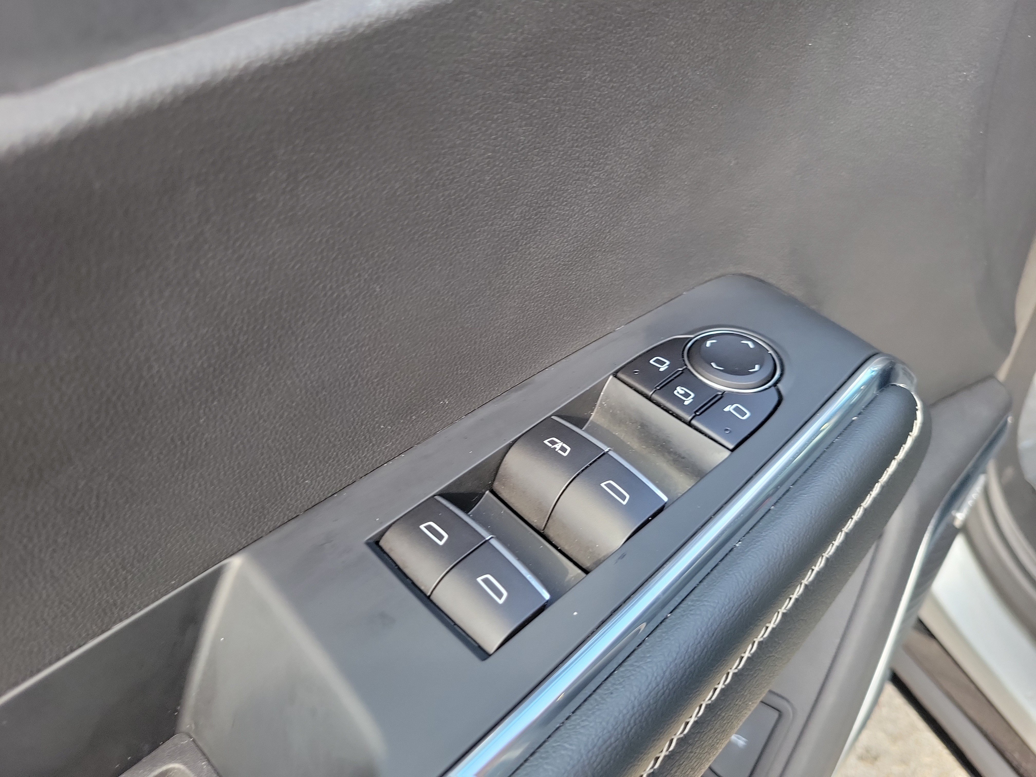 Used 2025 GMC Acadia Denali w/ Super Cruise Package FWD image 25