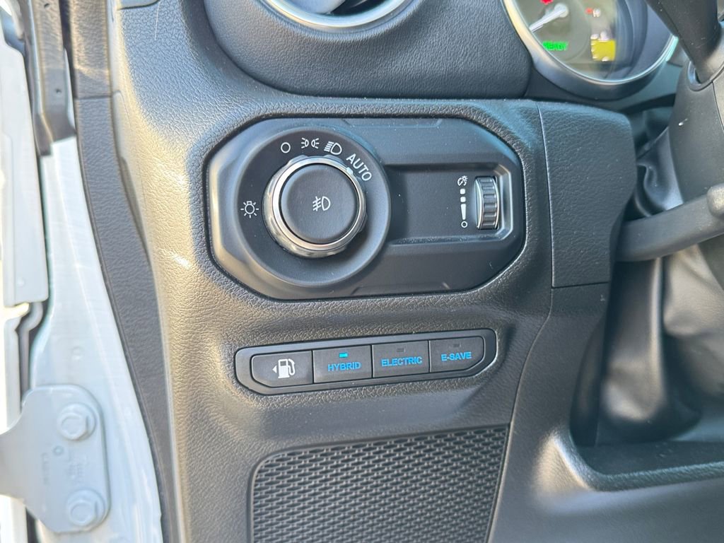 Used 2023 Jeep Wrangler Unlimited Sahara w/ Cold Weather Group image 31