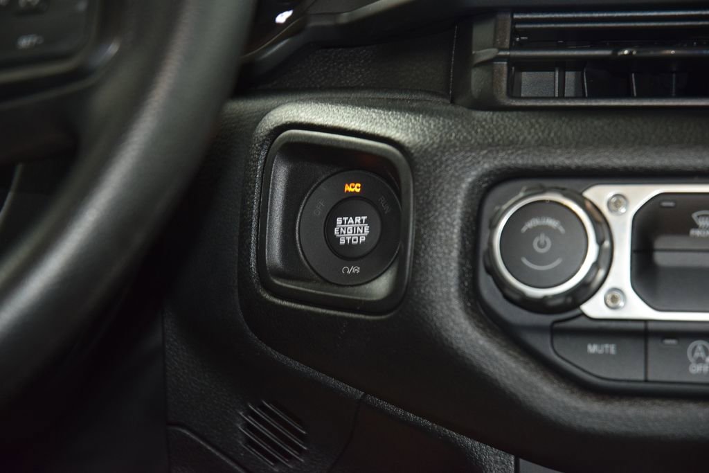 Used 2025 Jeep Wrangler Sport AWD/4WD image 32