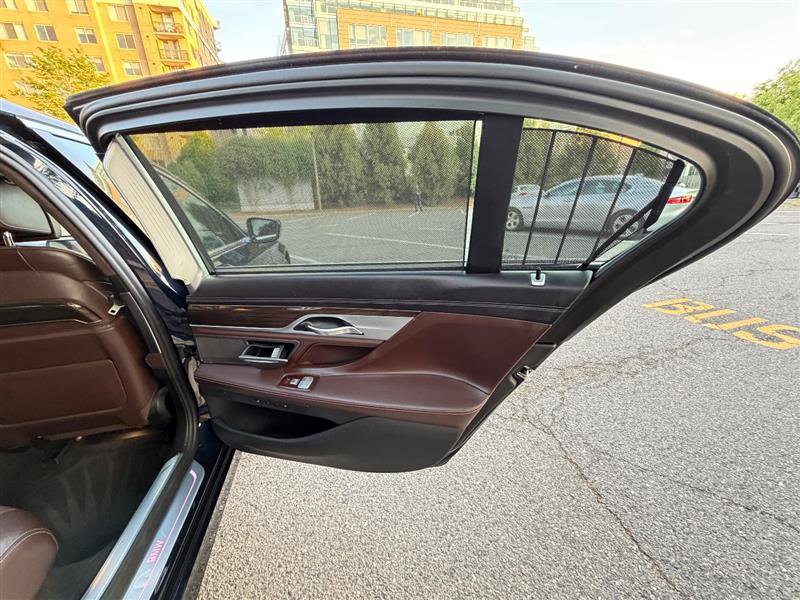 Used 2019 BMW 750i xDrive w/ Luxury Rear Seating Package AWD/4WD image 22