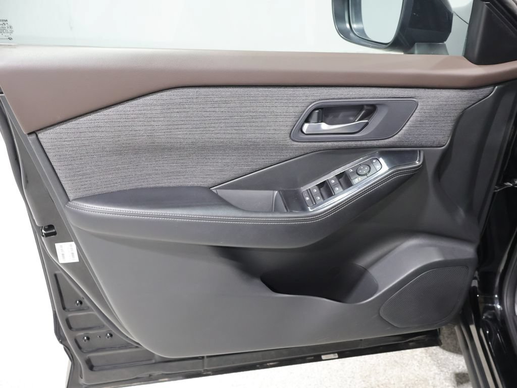 Used 2023 Nissan Rogue SV AWD/4WD image 13