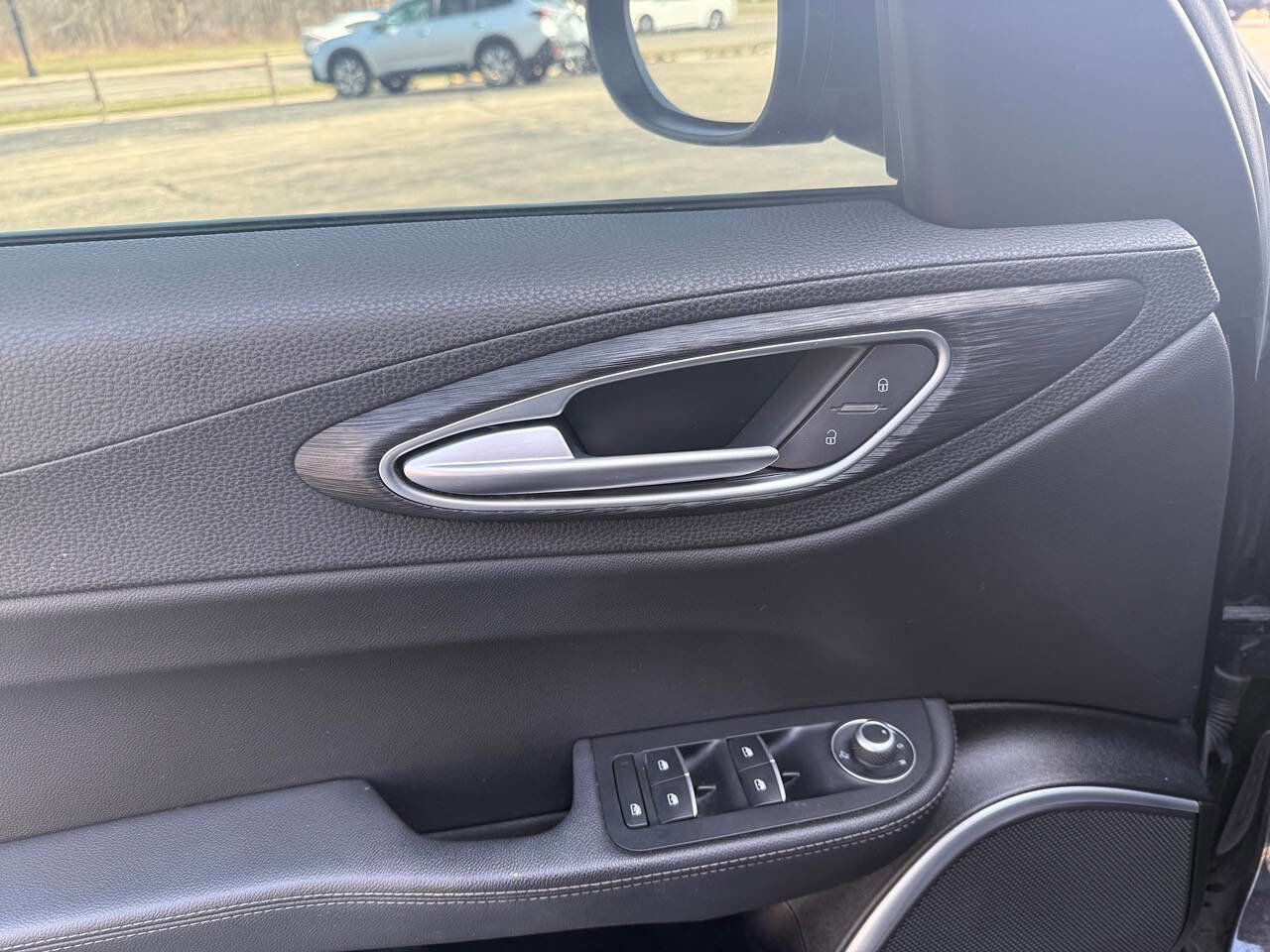Used 2019 Alfa Romeo Giulia image 12
