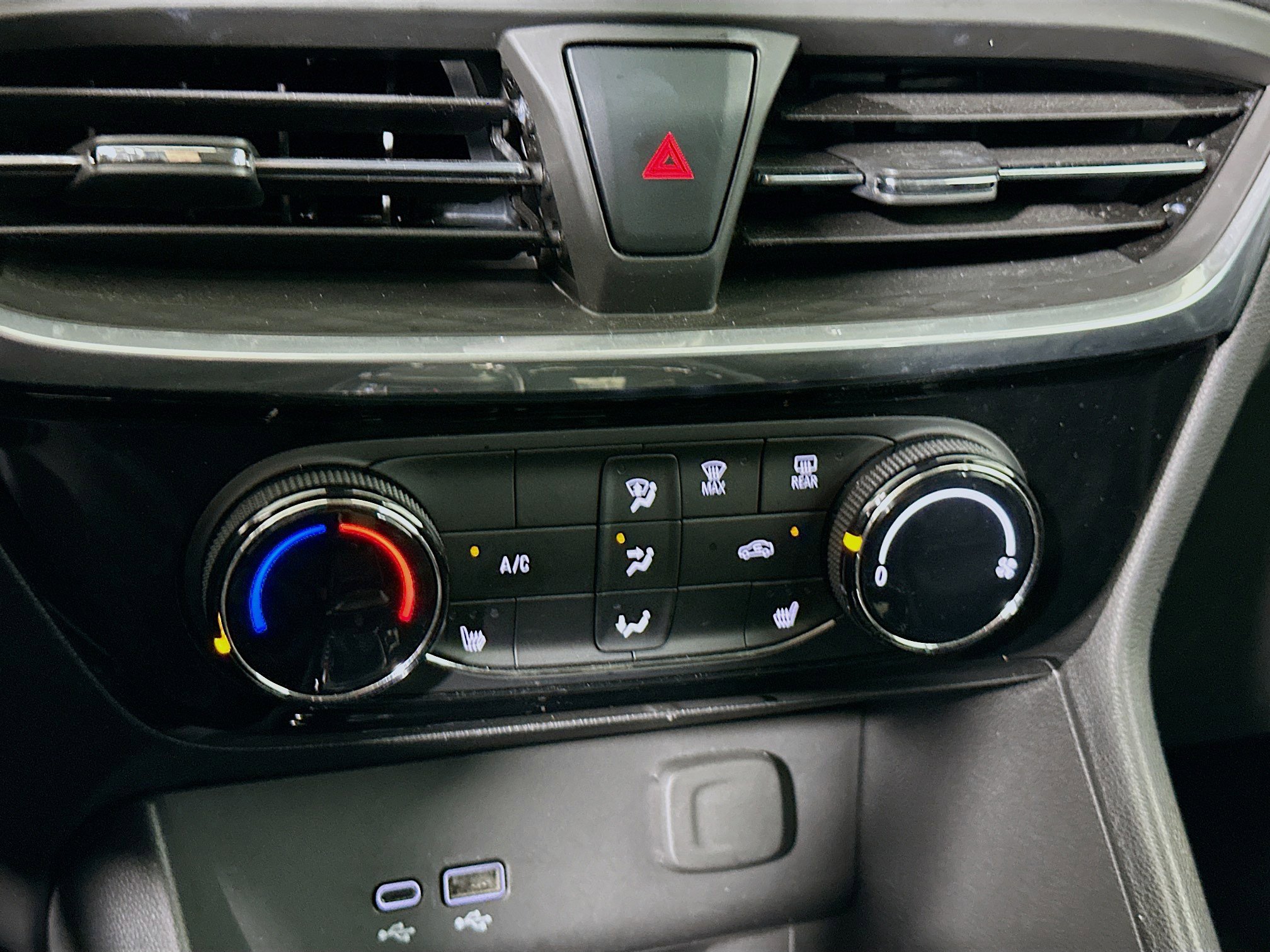 Used 2024 Buick Encore GX Sport Touring w/ Comfort Package image 23