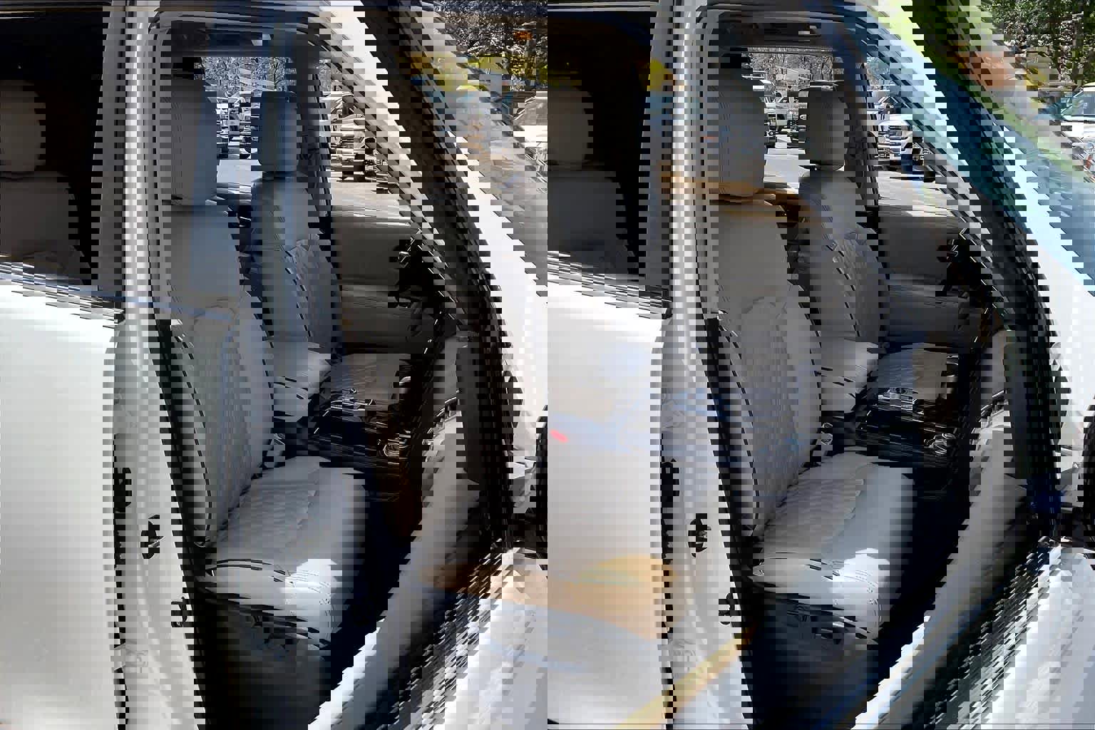 Used 2022 Nissan Armada Platinum w/ Captain's Chairs Package image 8