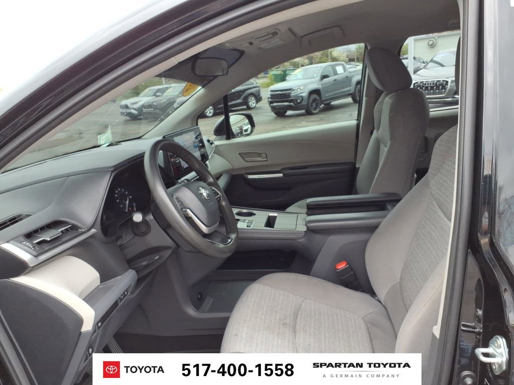 Used 2021 Toyota Sienna LE AWD/4WD image 14