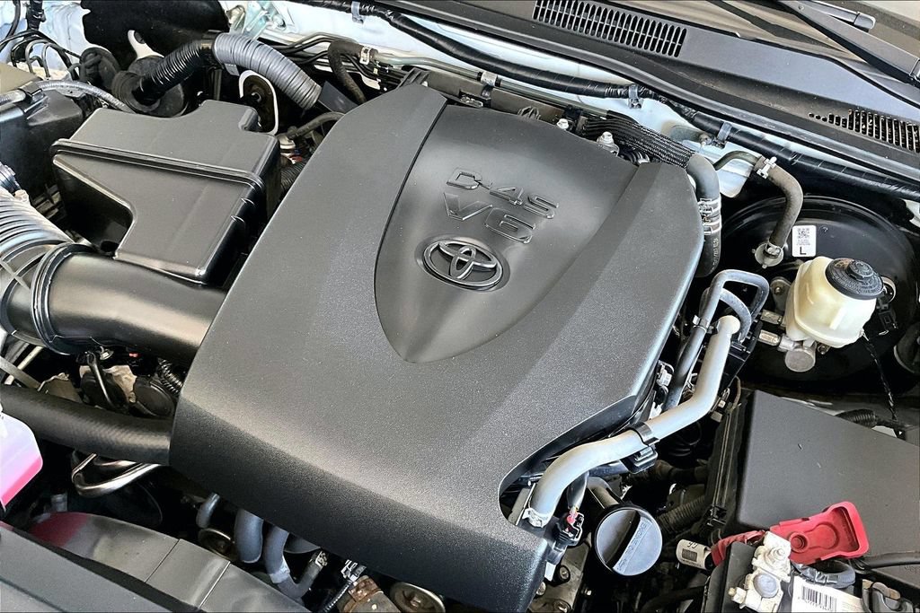 Used 2017 Toyota Tacoma SR5 w/ Tow Package RWD image 31