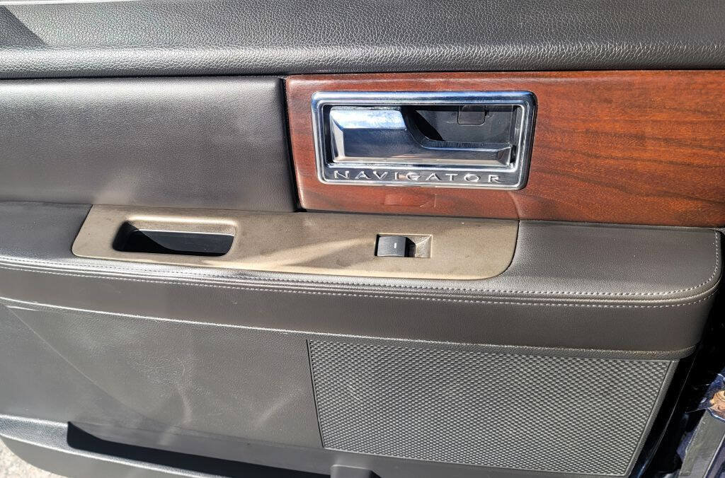 Used 2014 Lincoln Navigator L 2WD image 15