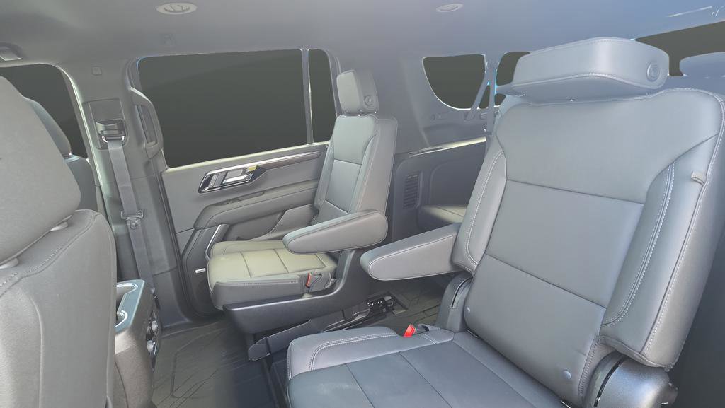 New 2026 Chevrolet Suburban LT w/ Comfort Package AWD/4WD image 32