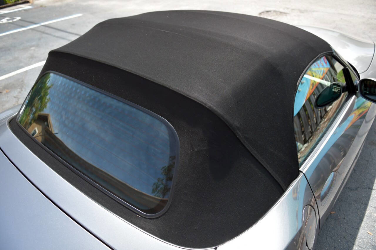 Used 2005 BMW Z4 2.5i image 11