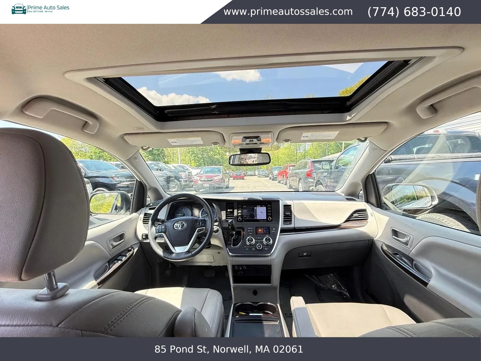 Used 2019 Toyota Sienna XLE w/ XLE Navigation Package FWD image 19