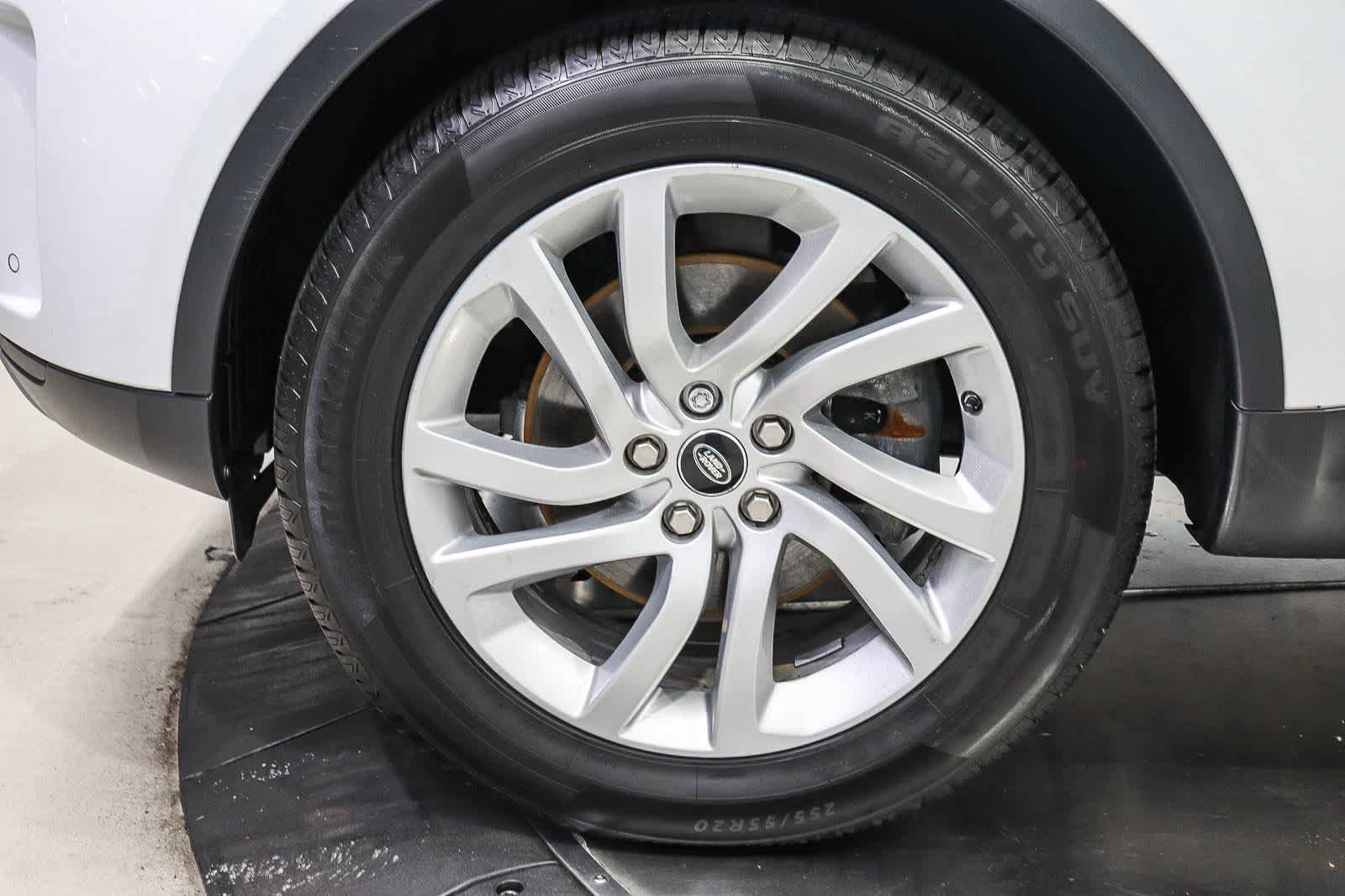 Used 2018 Land Rover Discovery HSE AWD/4WD image 9
