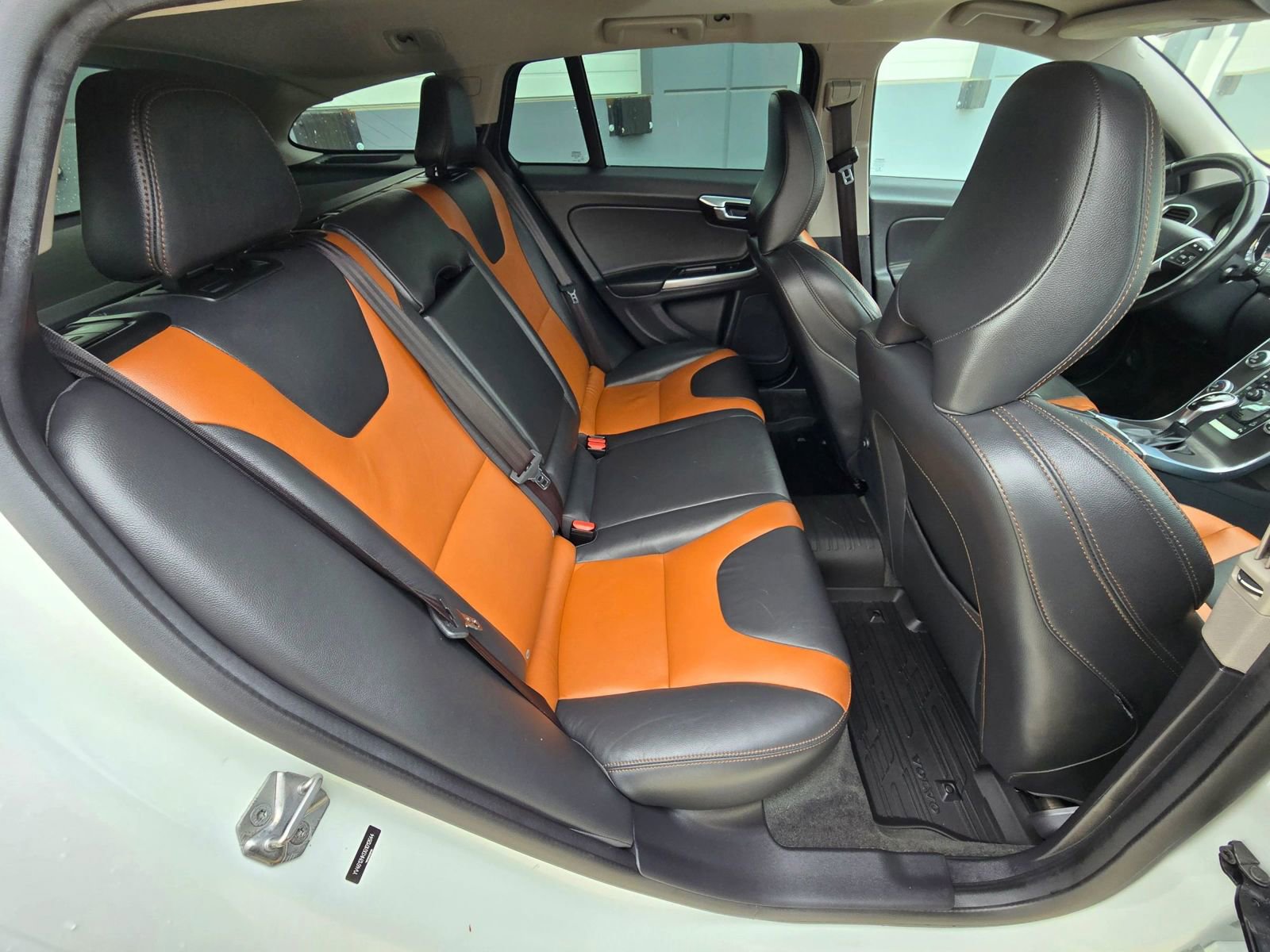 Used 2016 Volvo V60 T5 Cross Country w/ Convenience Package image 18