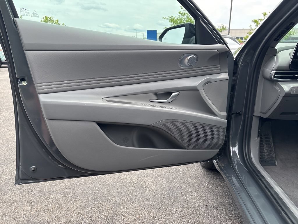 New 2025 Hyundai Elantra SEL FWD image 16