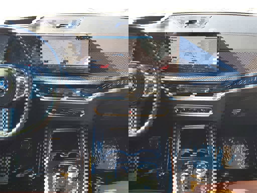 Used 2024 BMW X7 M60i w/ Executive Package image 17