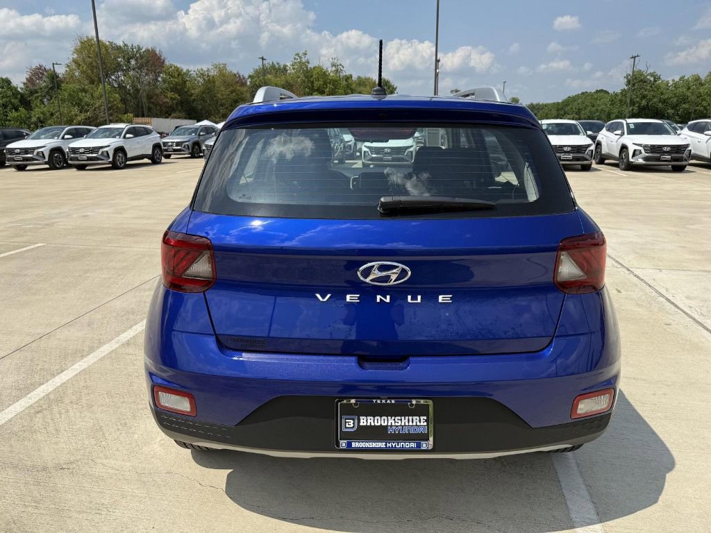 New 2025 Hyundai Venue Limited image 6