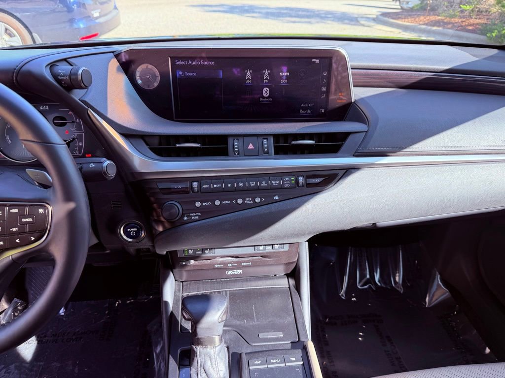 Certified 2020 Lexus ES 300h w/ Premium Package image 24