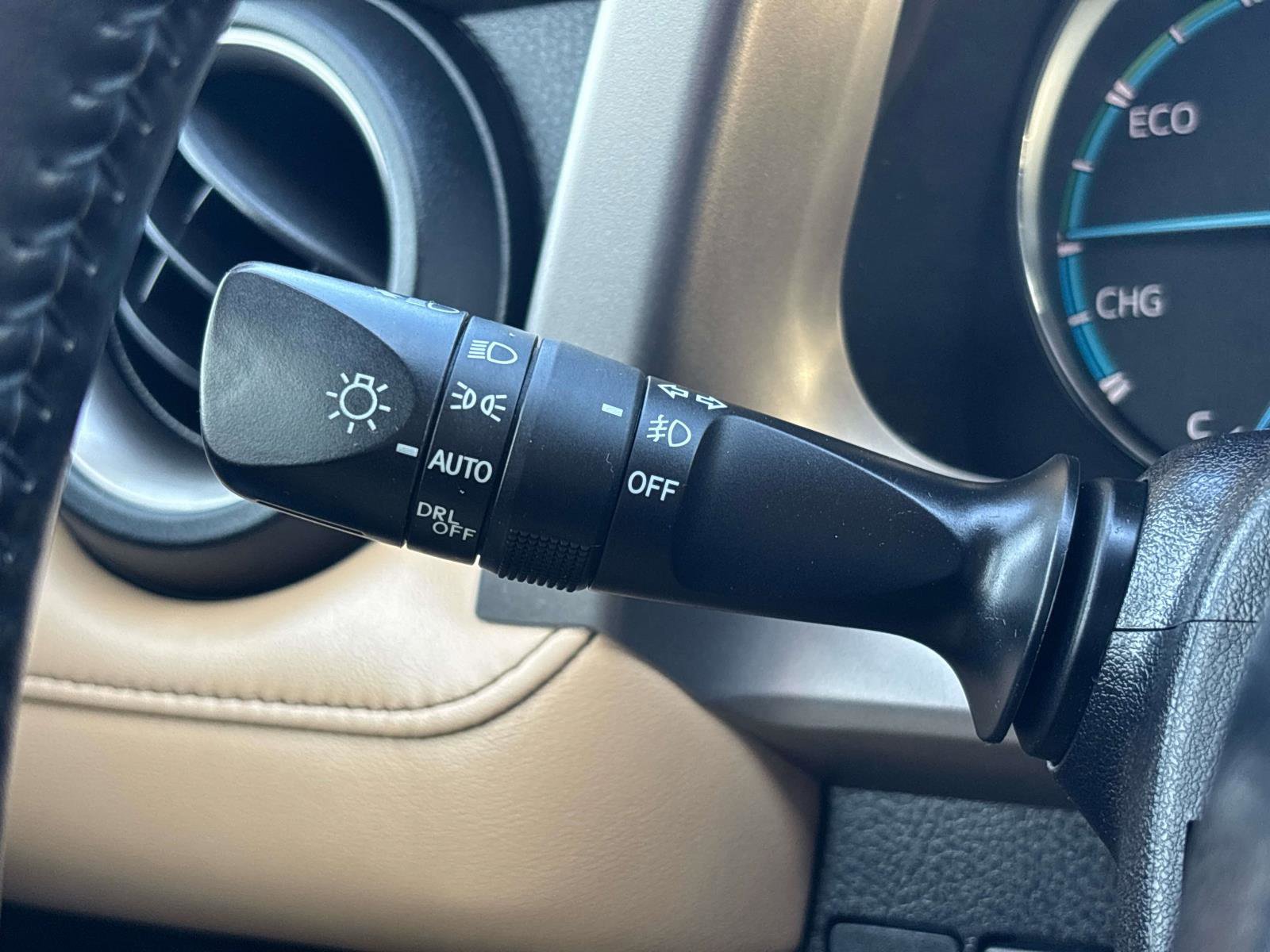 Used 2018 Toyota RAV4 Limited image 31