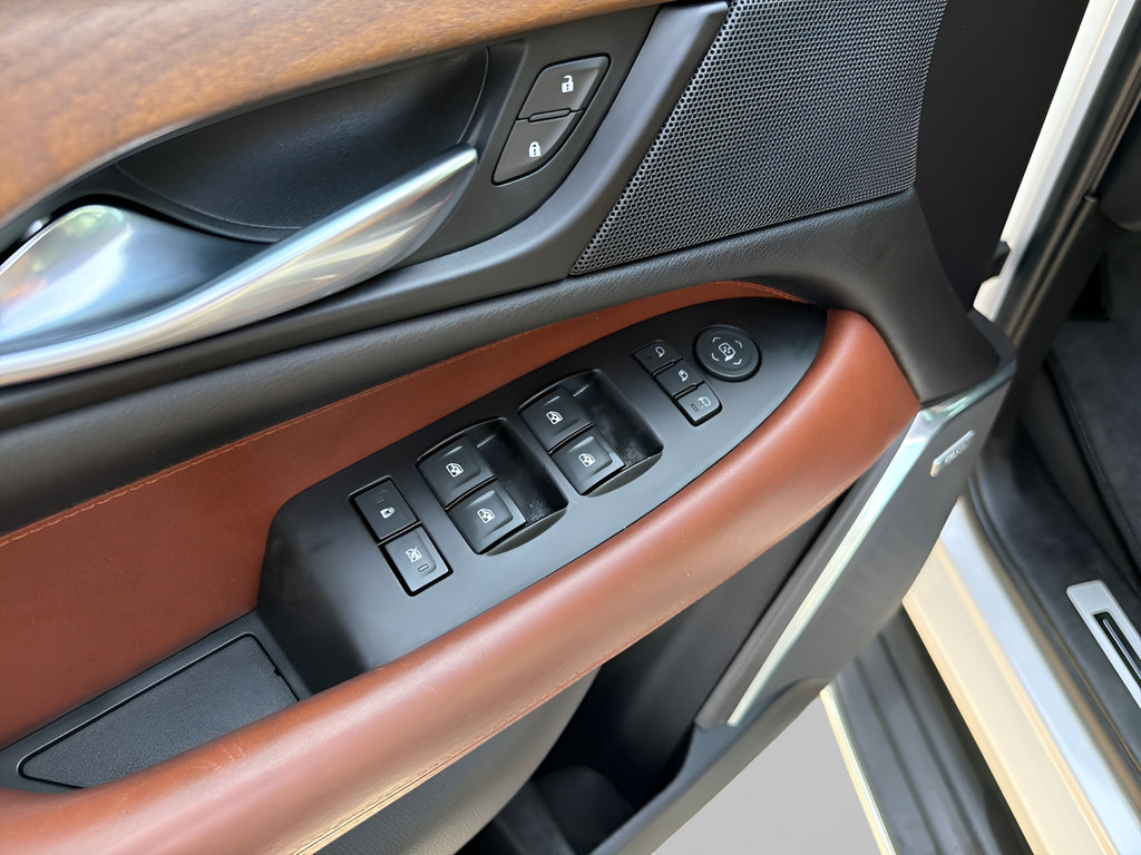 Used 2020 Cadillac Escalade Premium Luxury RWD image 26