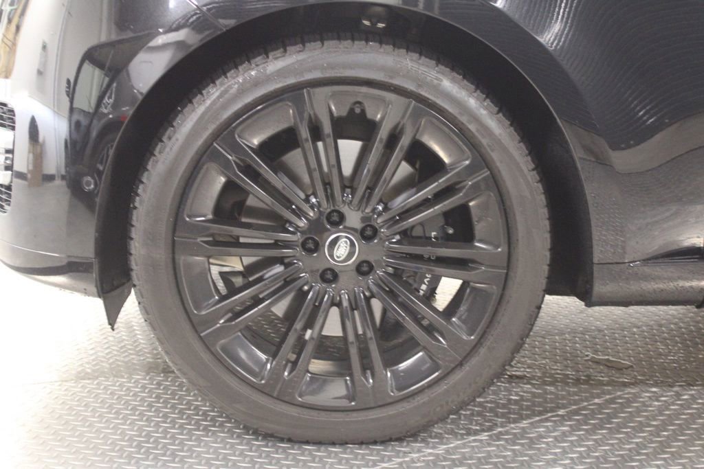 Used 2025 Land Rover Range Rover Autobiography AWD/4WD image 17