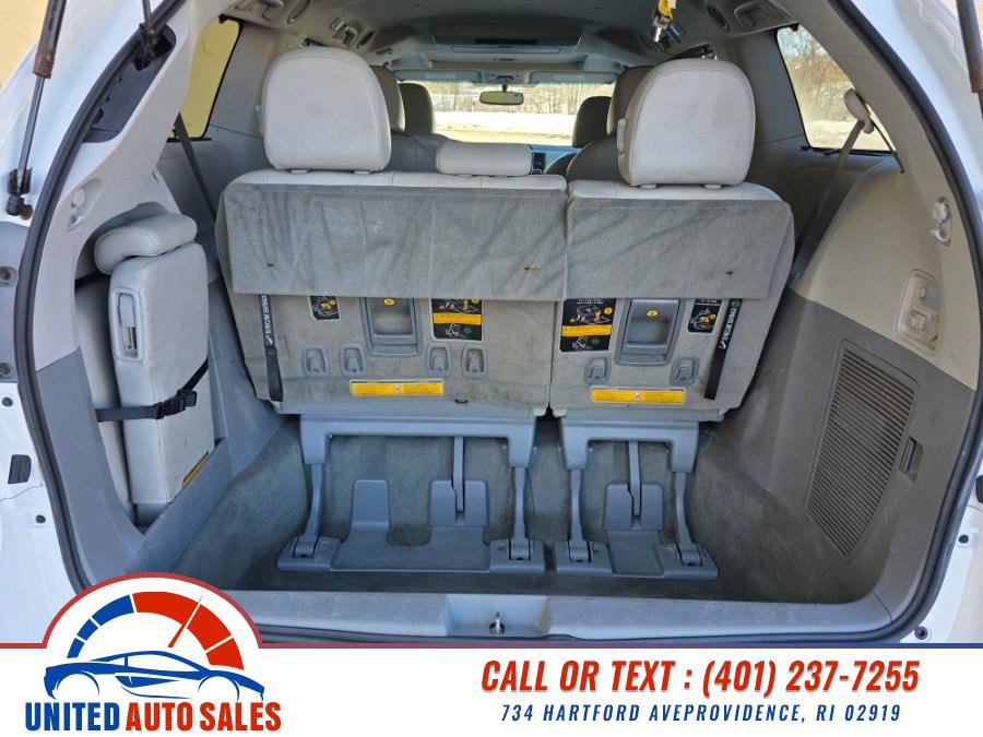 Used 2013 Toyota Sienna XLE w/ Entertainment Pkg image 11