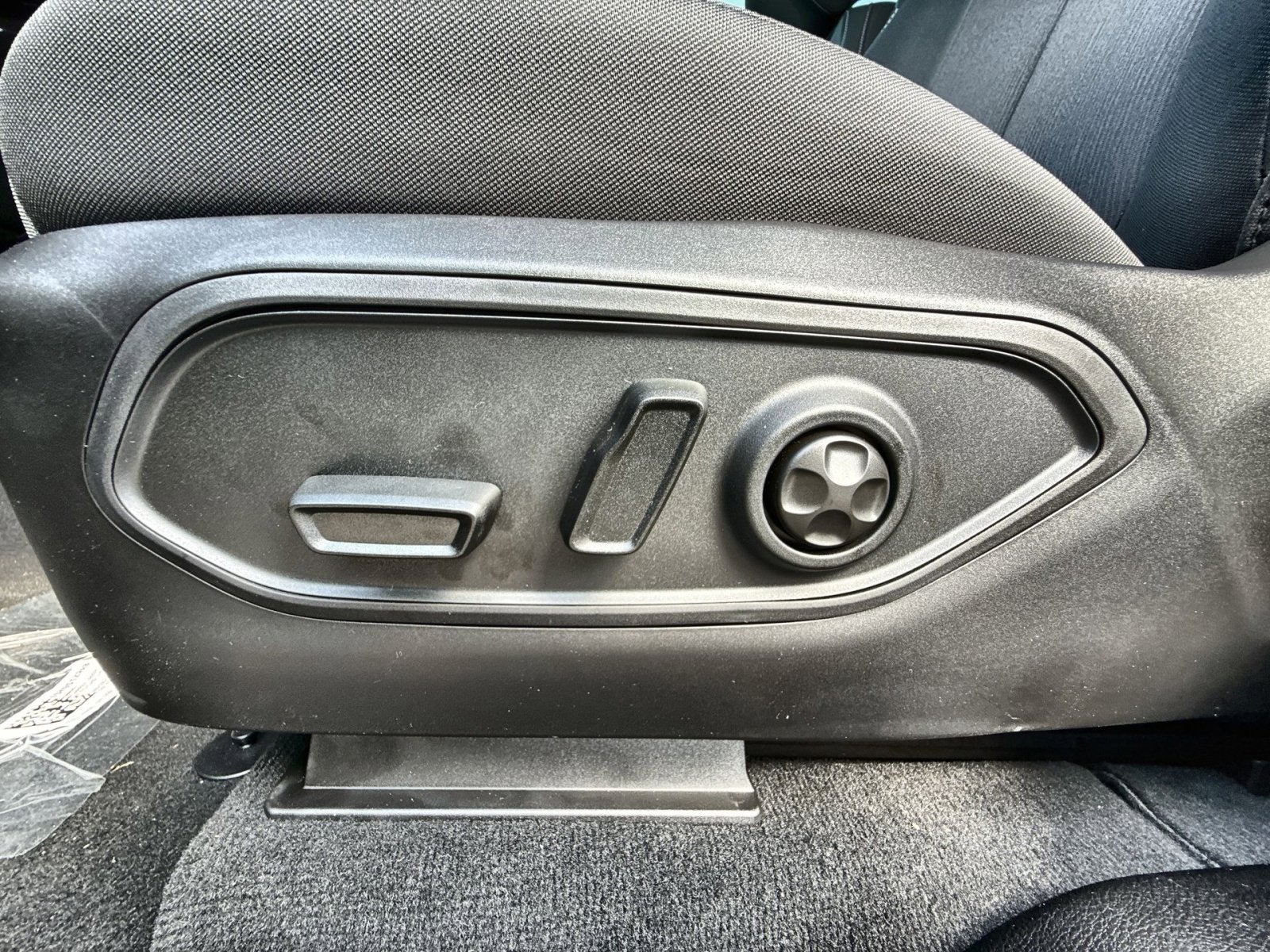 New 2025 Jeep Grand Cherokee Laredo X w/ Luxury Tech Group I image 14