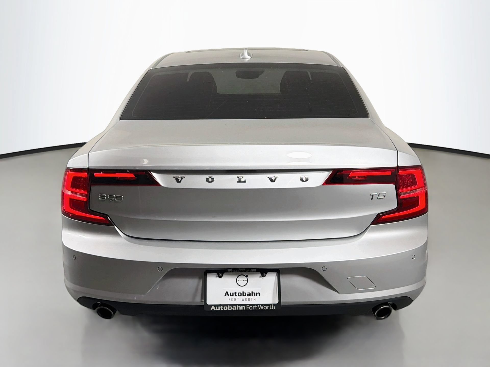 Used 2018 Volvo S90 T5 Momentum w/ Convenience Package FWD image 7