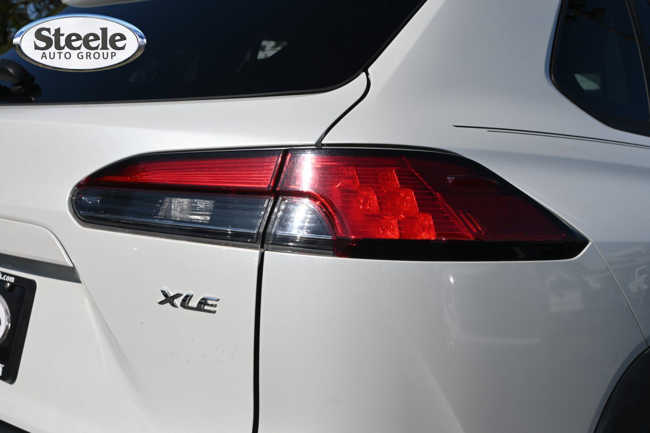 Used 2023 Toyota Corolla Cross XLE w/ Convenience Package FWD image 21