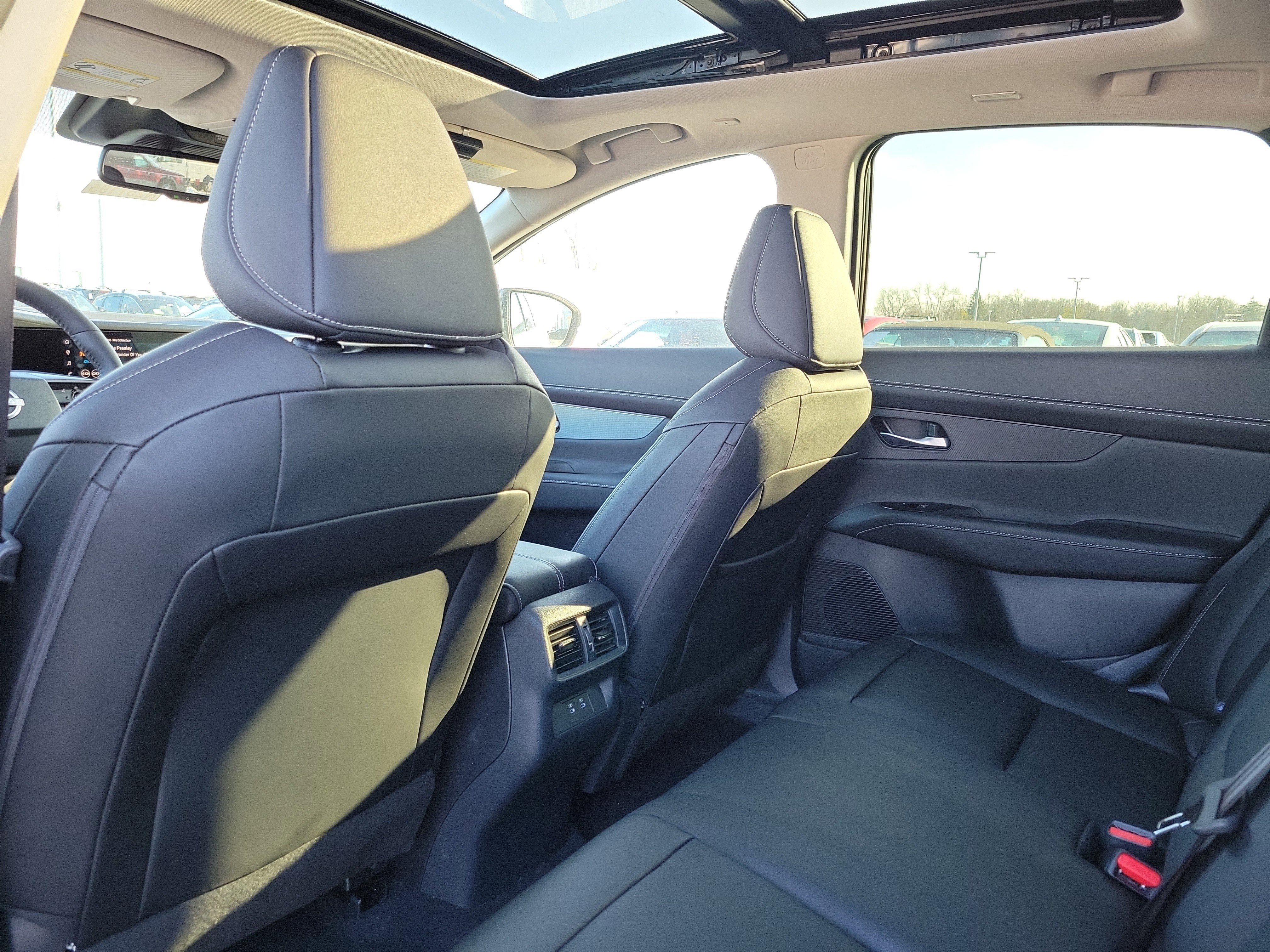 Certified 2025 Nissan Murano SL AWD/4WD image 14