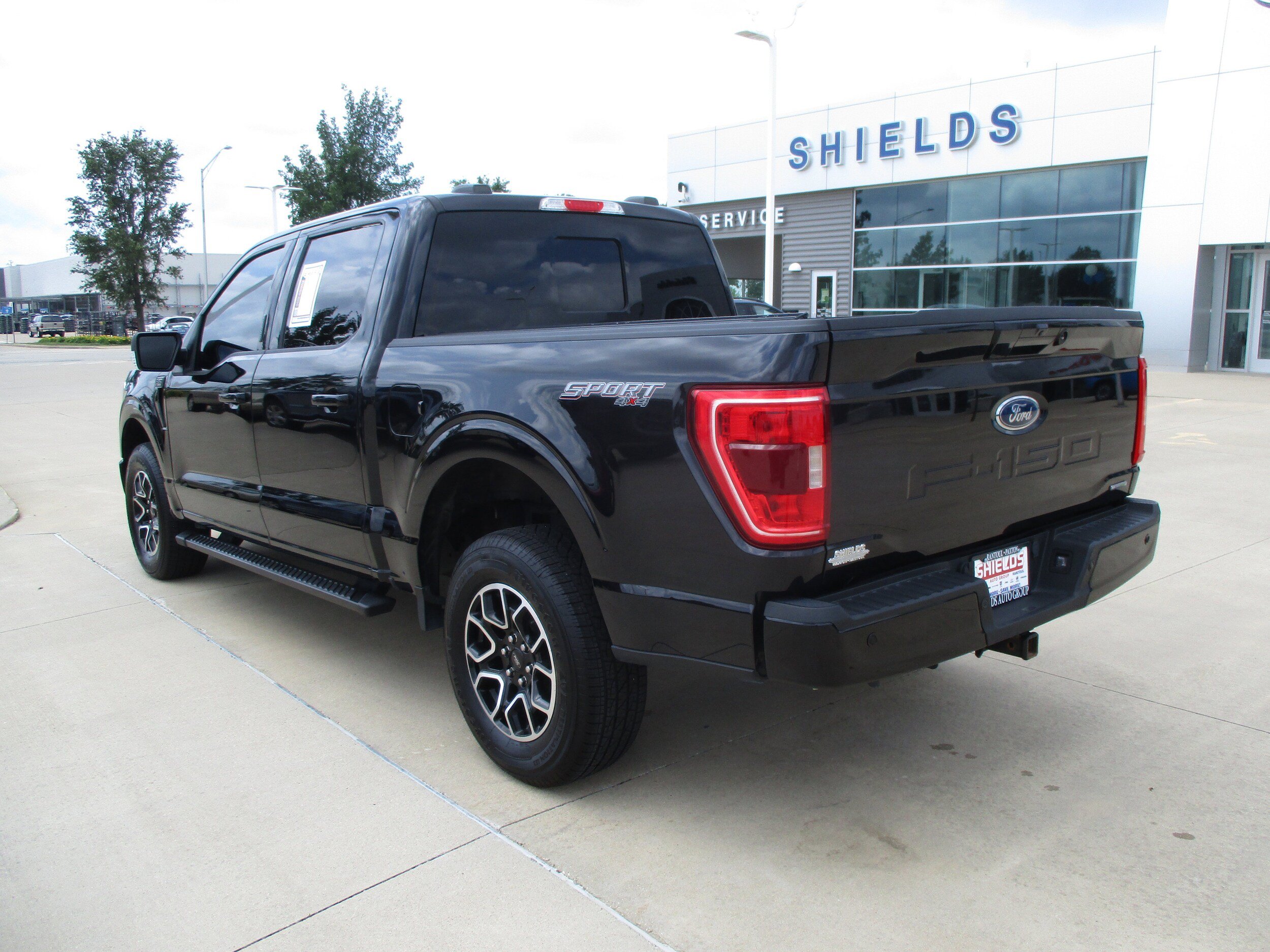 Used 2022 Ford F150 XLT w/ Equipment Group 302A High AWD/4WD image 4