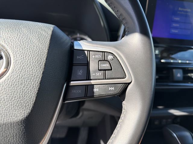 Used 2024 Toyota Highlander LE image 25