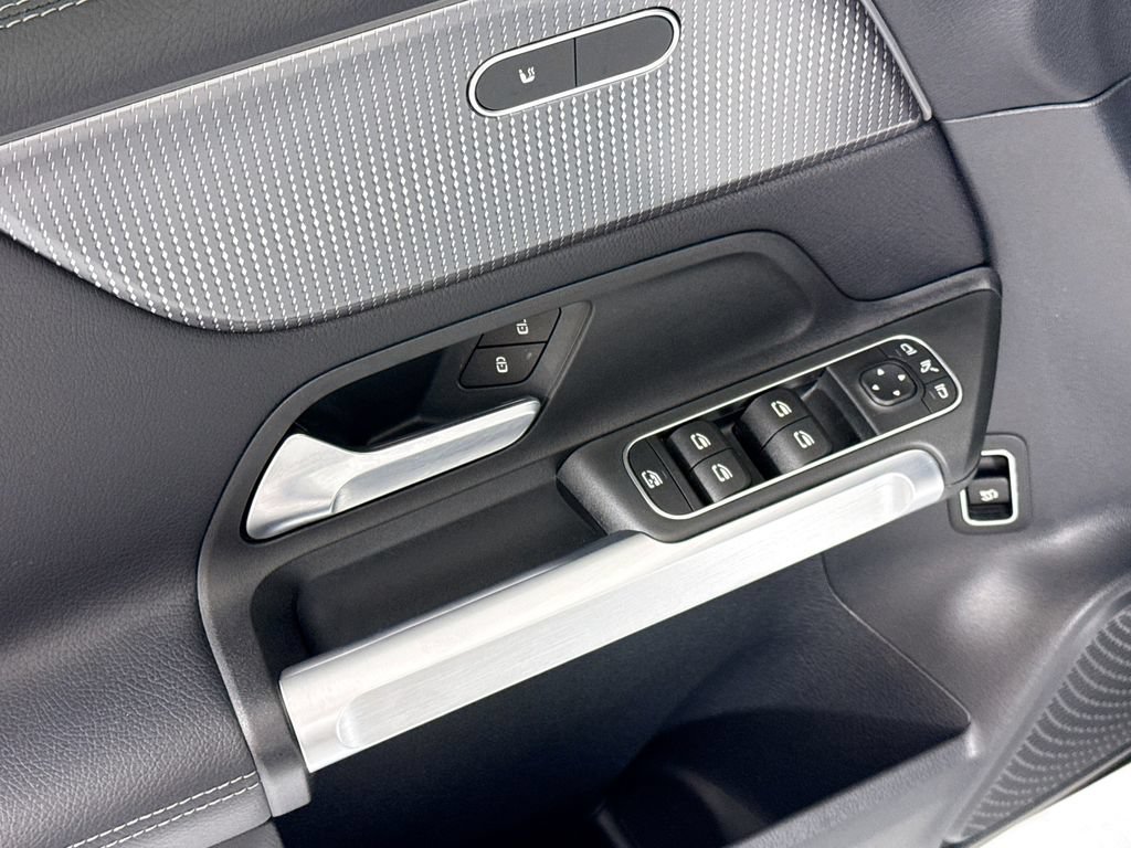 Certified 2022 Mercedes-Benz GLB 250 4MATIC image 23