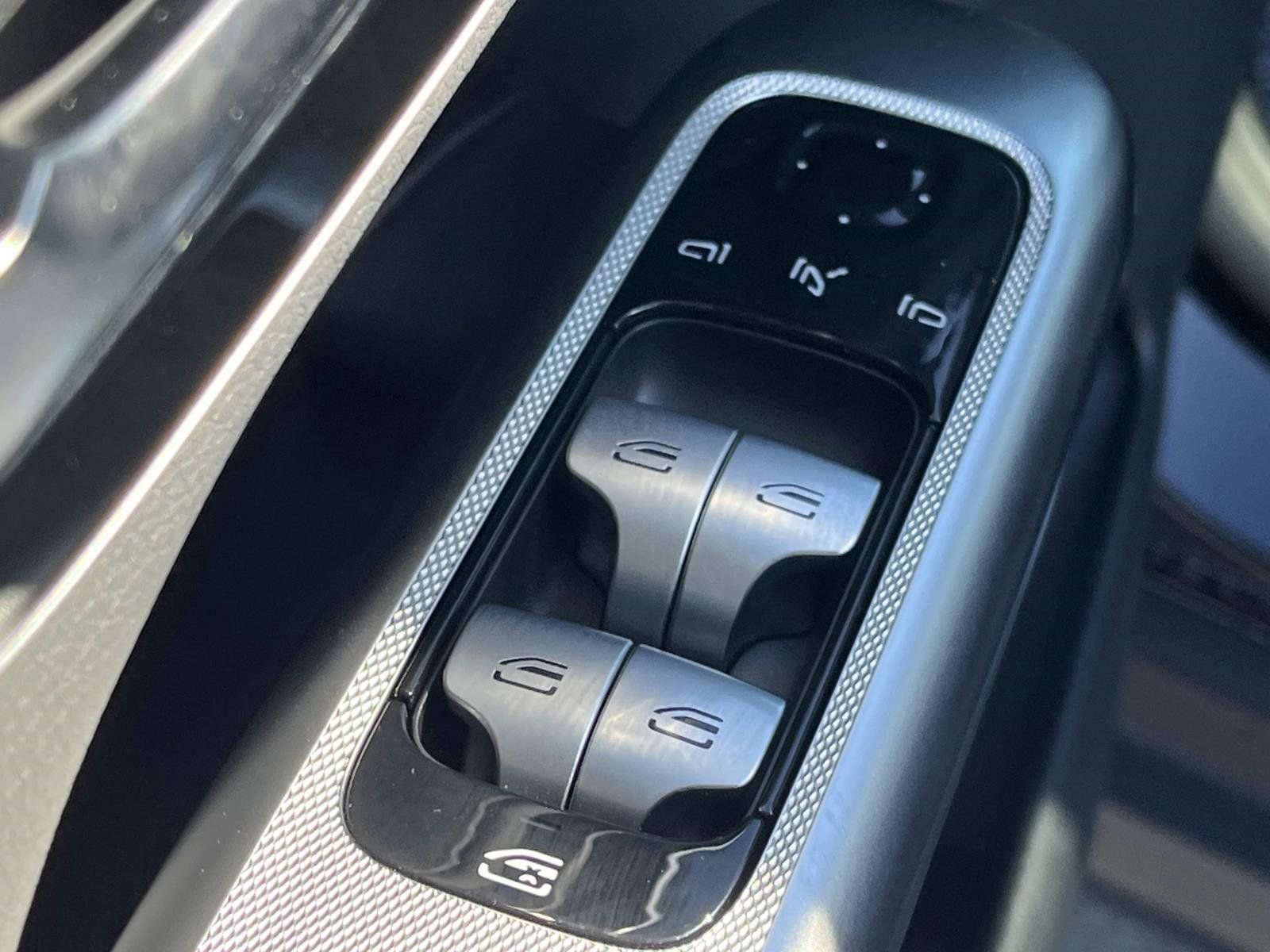 Certified 2025 Mercedes-Benz GLC 300 image 18