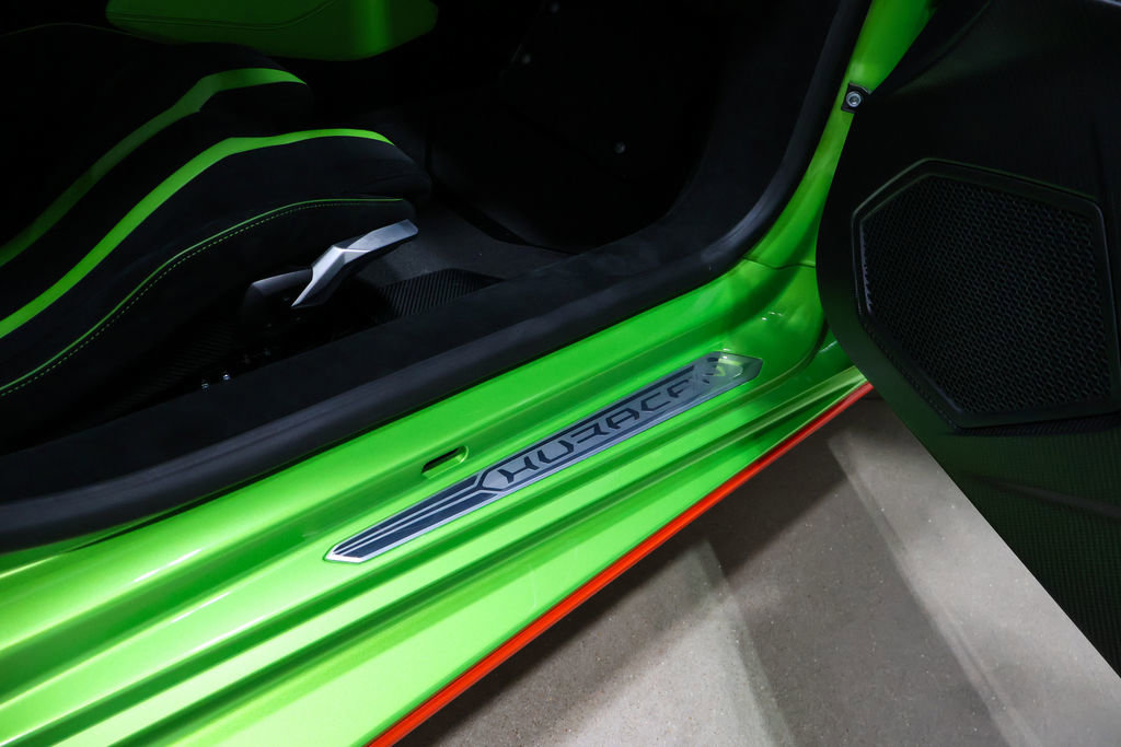 Used 2022 Lamborghini Huracan STO image 32