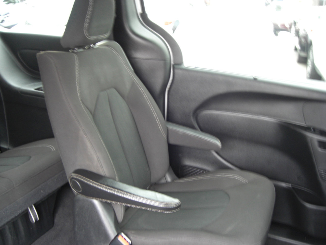 Used 2021 Chrysler Pacifica Touring w/ S Appearance Package image 19