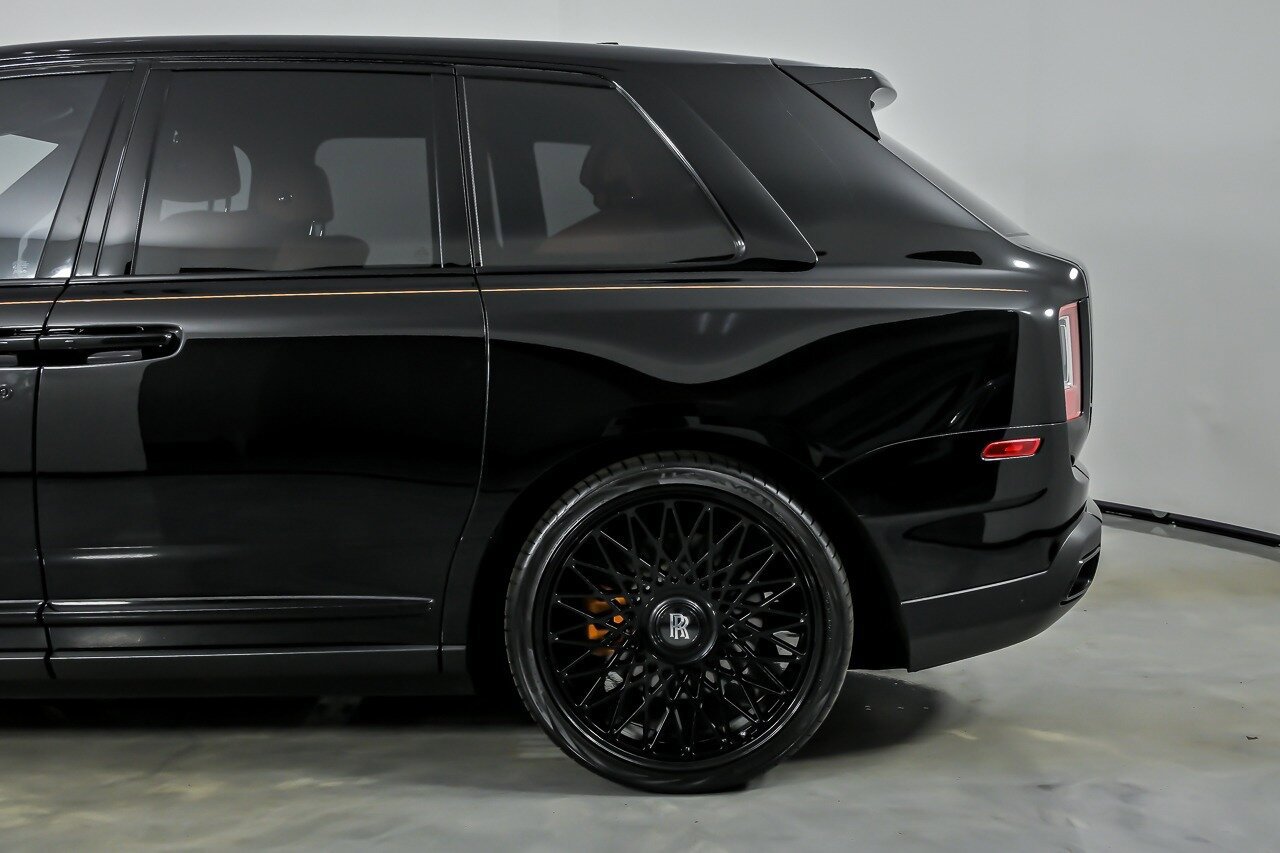 Used 2022 Rolls-Royce Cullinan w/ Dark Exterior Package AWD/4WD image 9