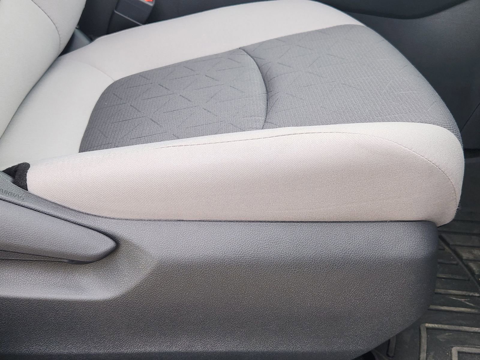 Used 2024 Toyota RAV4 XLE image 33