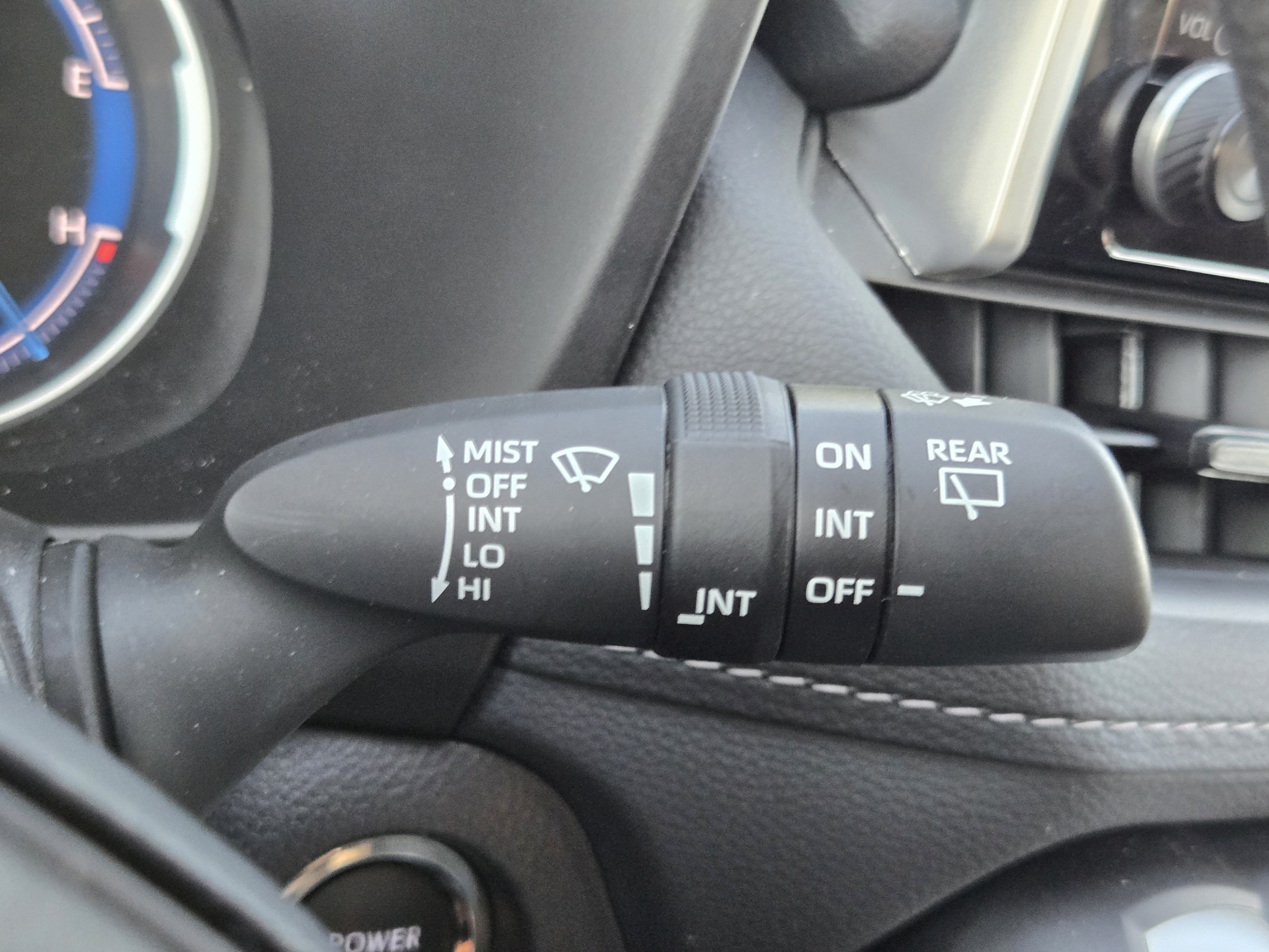 Used 2025 Toyota RAV4 XLE AWD/4WD image 18