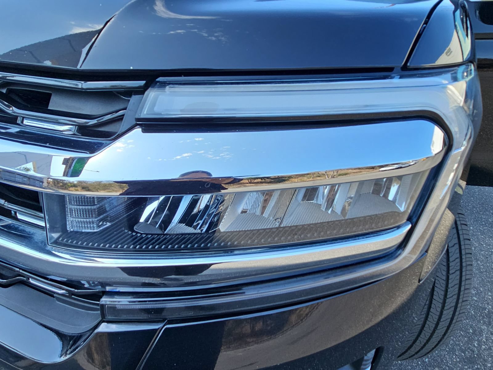 Used 2022 Ford Expedition Limited AWD/4WD image 32