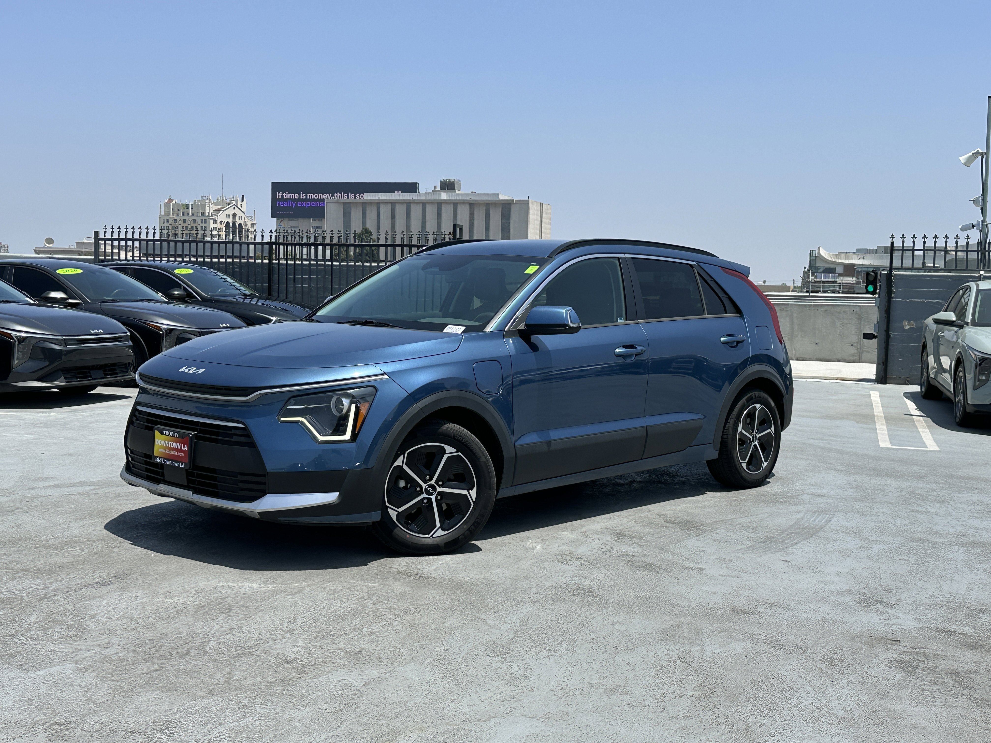 Used 2023 Kia Niro EX FWD image 2