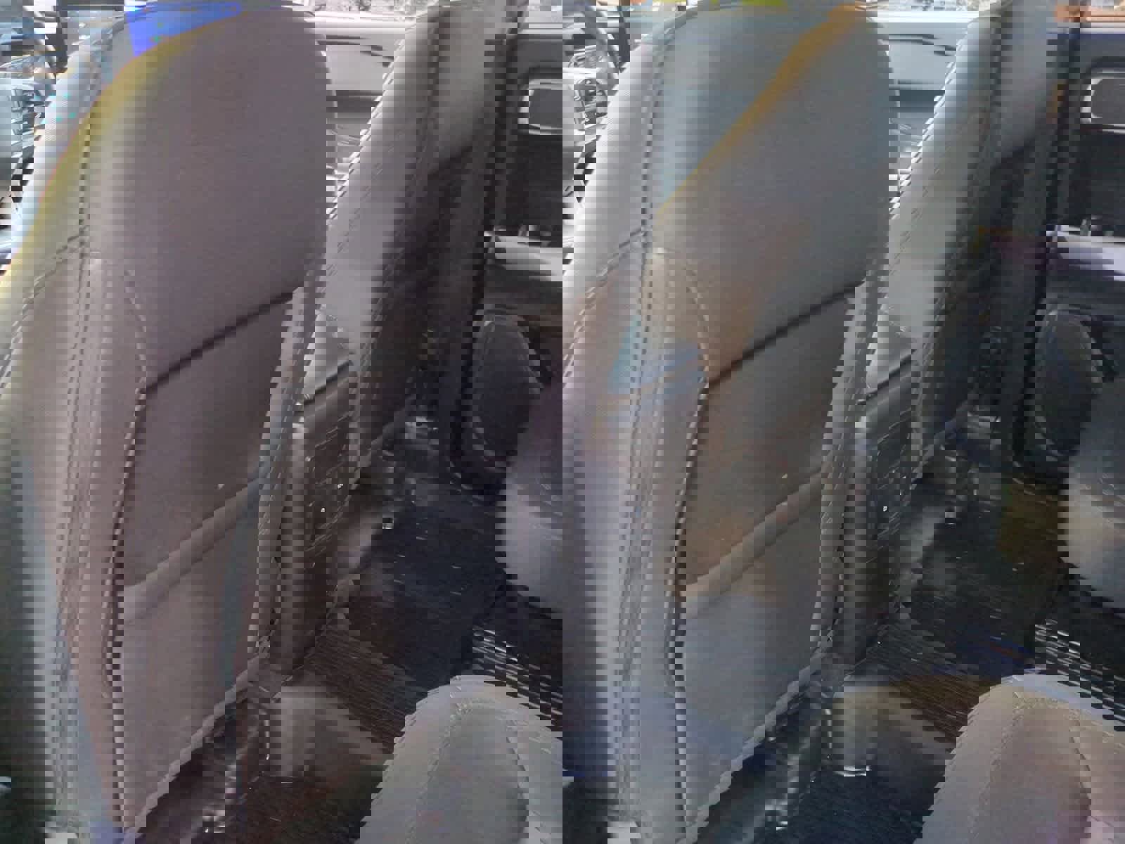 Used 2023 Ford Explorer XLT image 18