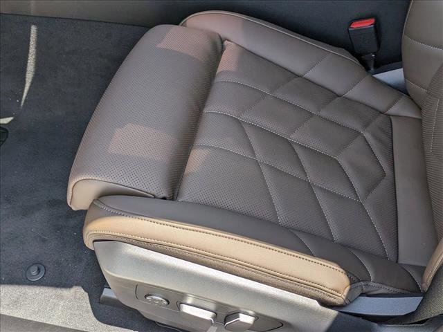 Used 2026 BMW 540i xDrive w/ Premium Package image 4