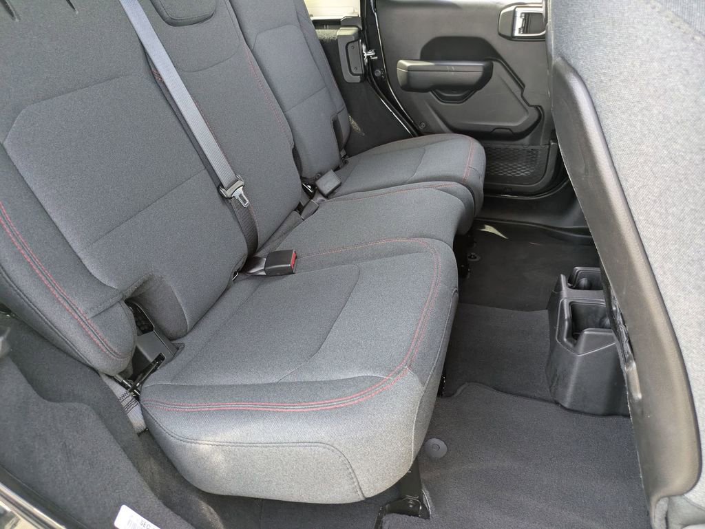 Used 2025 Jeep Wrangler Unlimited Rubicon w/ Convenience Group image 28