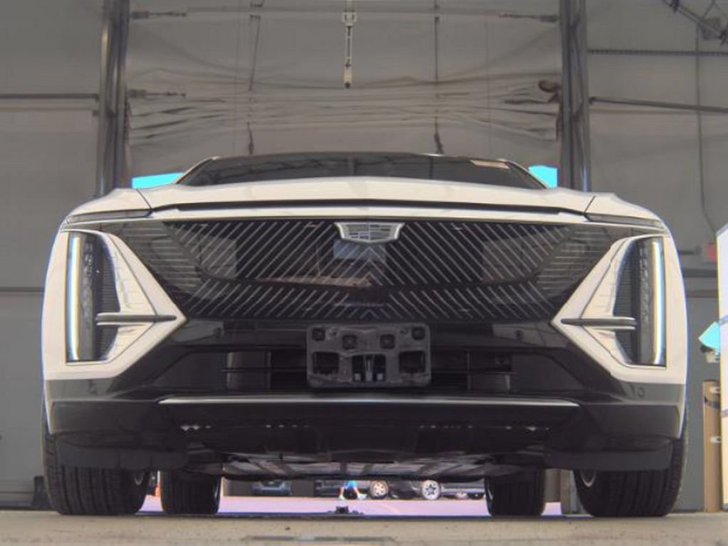 Used 2024 Cadillac Lyriq Tech RWD image 3