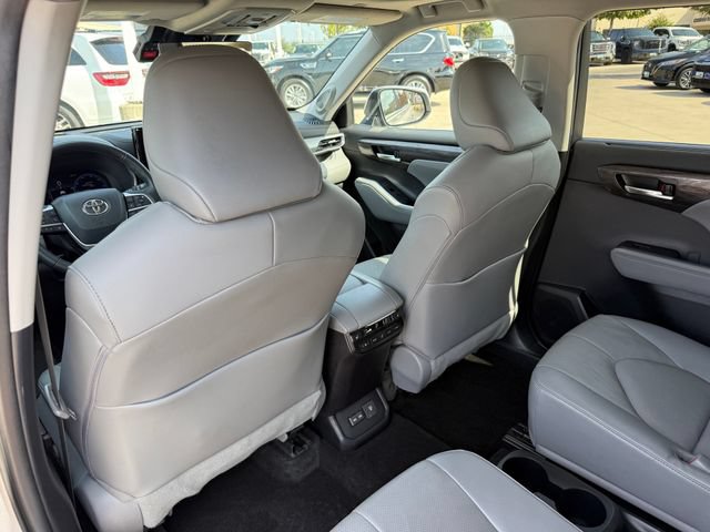Used 2023 Toyota Highlander Platinum FWD image 33