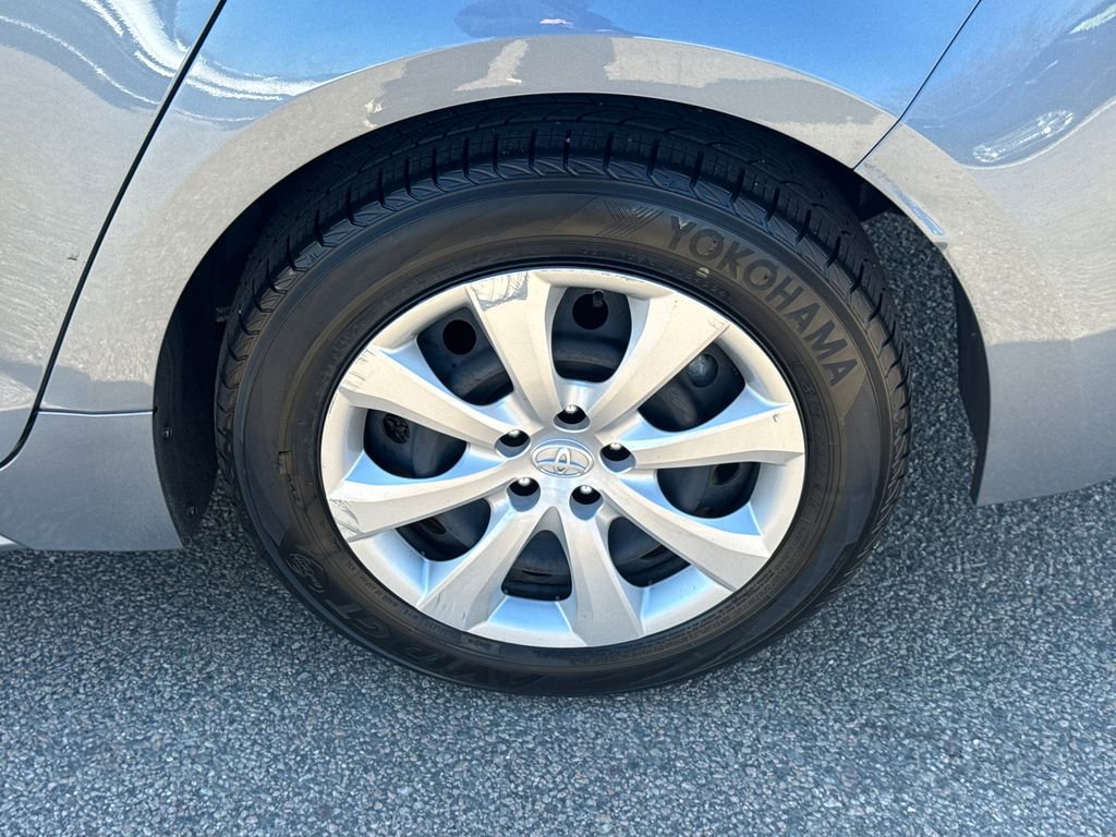 Used 2025 Toyota Corolla LE image 38